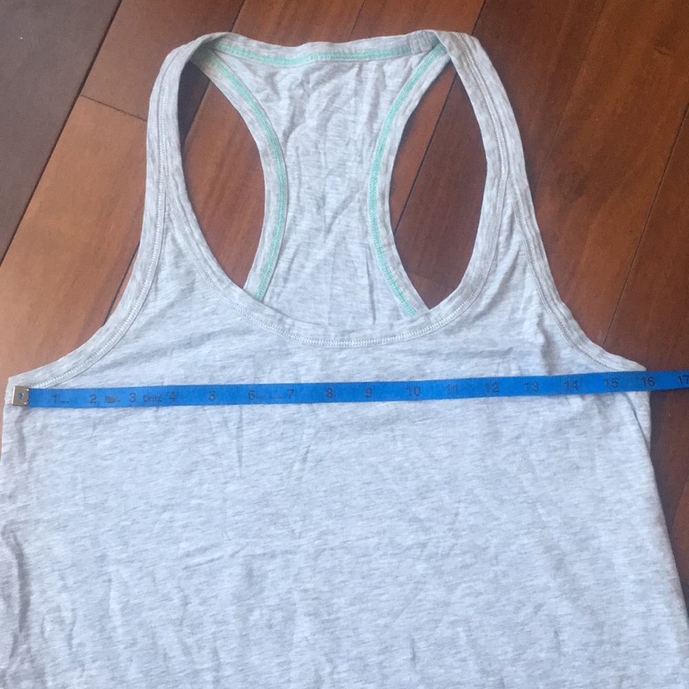 Lululemon tank - Picture 5 of 7